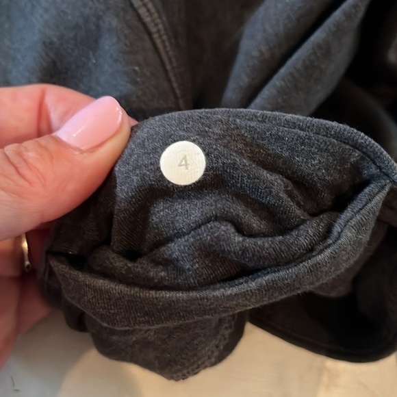 Lululemon Wunder Under Pant in grey | size 4 - Picture 8 of 8